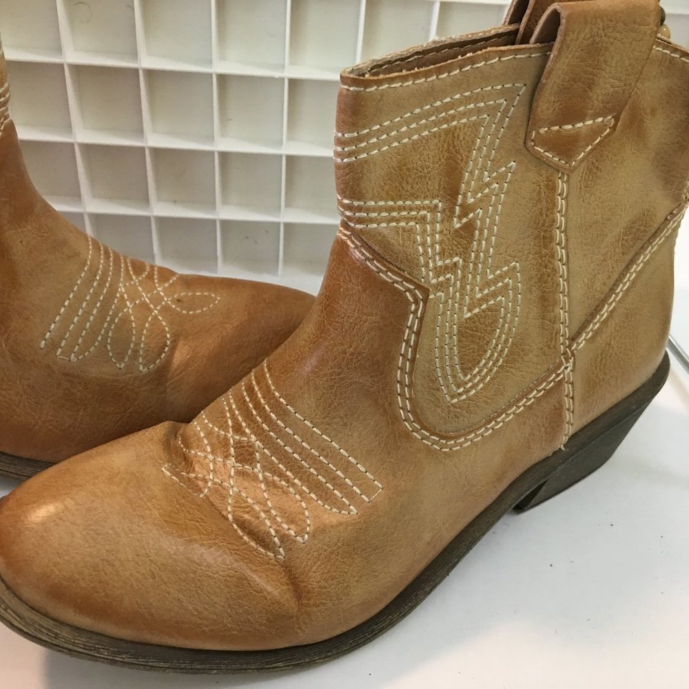 American rag light tan cowboy boots
